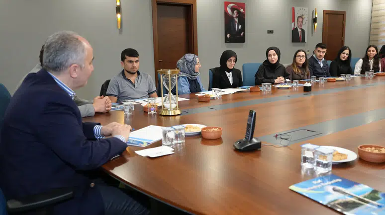 Rize Belediye Başkanı Rahmi Metin, Üniversite Öğrencileriyle Kum Saati Sohbetleri’nde Buluştu