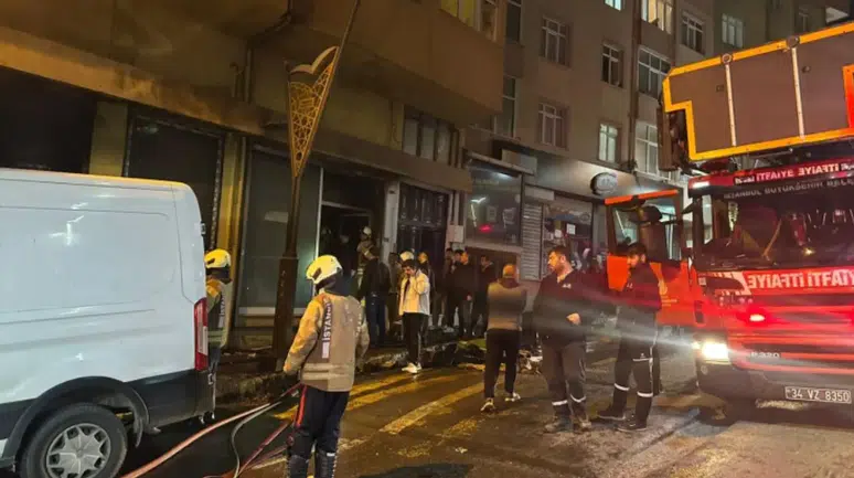 Manisa’da 4 katlı binanın balkonunda yangın