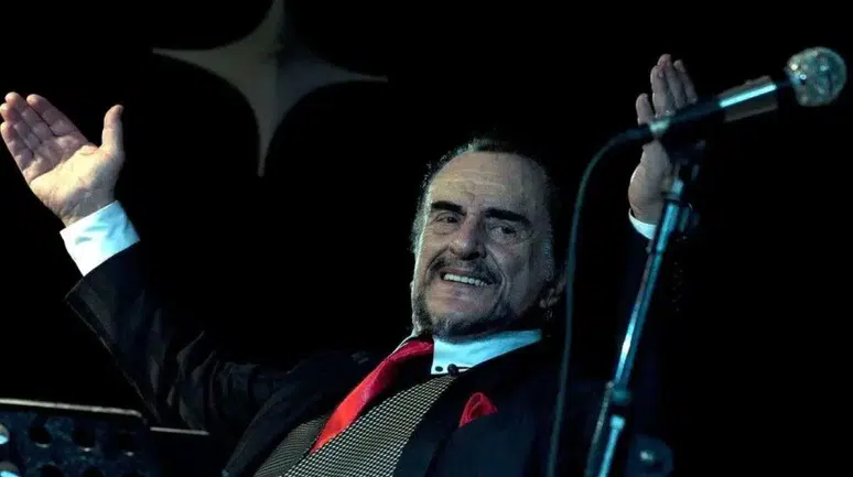 Alpay Kimdir? Şarkıcının Hayatı ve Kariyeri Hakkında Bilgi Edinin!
