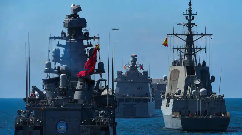 Türk Donanması Kiel’de ilgi odağı oldu