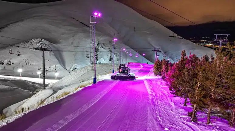 Erzurum Palandöken'de Gece Kayağı Heyecanı: Adrenalin Tutkunlarının Yeni Mekanı
