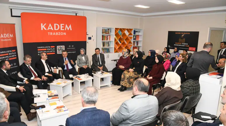 Trabzon'da Eğitimde Değerler Eğitimi ve Ahlaklı Siyaset Üzerine Toplantı Düzenlendi