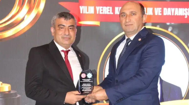 Dr. Ekrem Aslan’a Yerel Katılımcılık ödülü