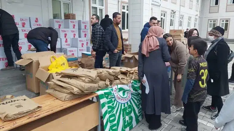 STUTTGART RİZELİLER DERNEĞİ 200 MUHTAÇ ÇOCUĞU GİYDİRDİ