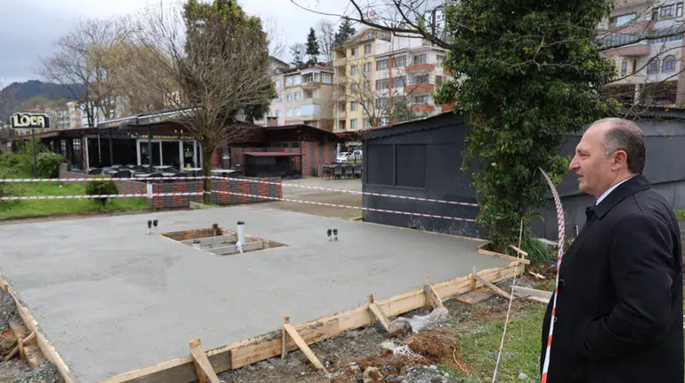 Arhavi Sahil Dolgu Alanına Yöresel Mimariye Uygun Mescit Yapılıyor