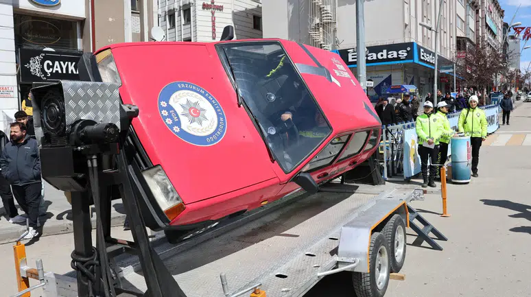 Erzurum’da Emniyet Kemeri Bilinci İçin Simülasyon Aracı Tanıtıldı