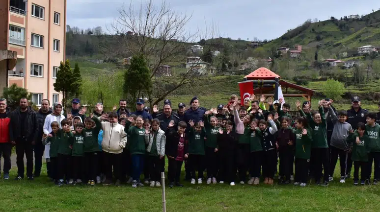 Pazar’da Polis Haftası’nda Anlamlı Etkinlik: Fidanlar Geleceğe Umut Oldu