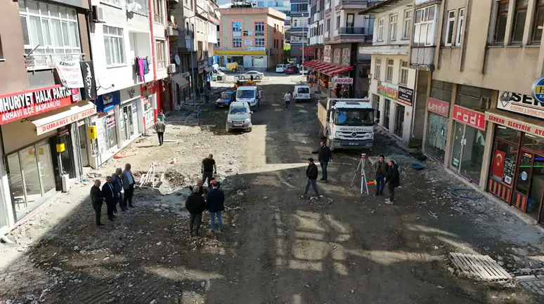 Fevzi Çakmak Caddesi’nde Yenileme Çalışmaları Sürüyor