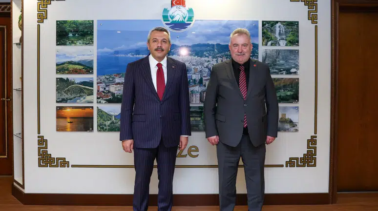 Rize’de Yoğun Ziyaret Trafiği: Vali İhsan Selim Baydaş Konuklarını Ağırladı