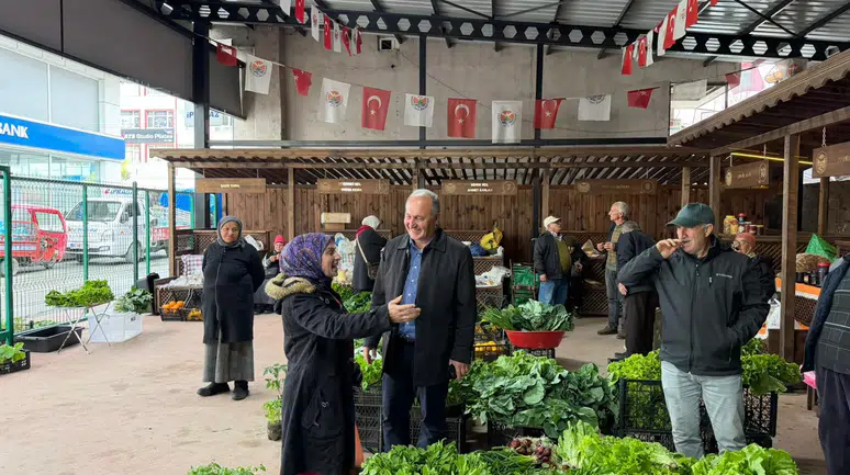 Başkan Turgay Ataselim Arhavi Köy Pazarı’nda Esnaf ve Vatandaşlarla Buluştu
