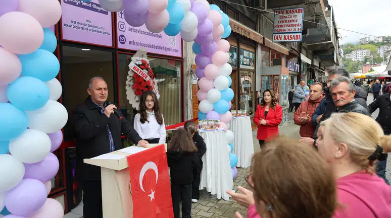 Arhavi’de Çocuklara Umut Olacak Dernek Hizmete Açıldı