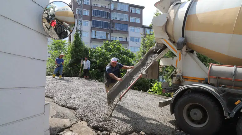 Hopa Belediyesi Sahada: Yol Çalışmaları ve Mahalle İncelemeleri Sürüyor