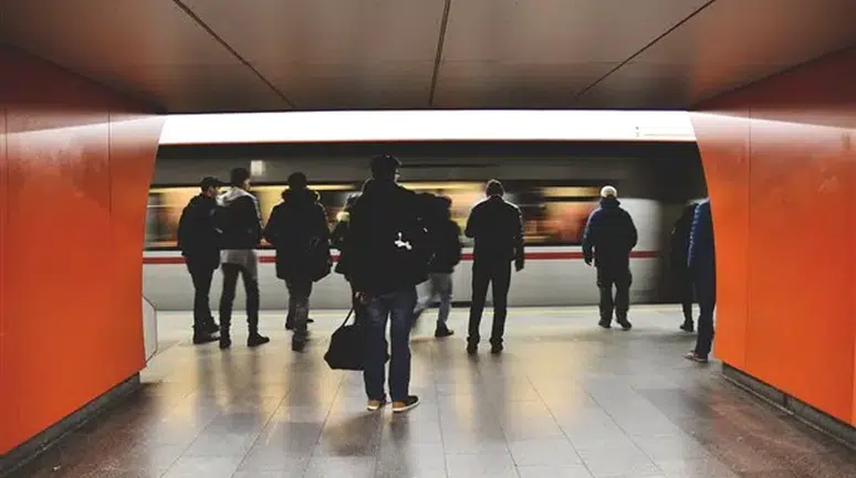 Marmaray seferlerinde gecikme yaşanıyor