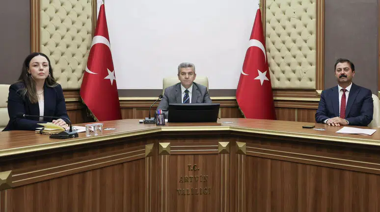 Artvin'de Bağımlılıkla Mücadele Kurulu Toplandı: Hedef Dumansız Şehir Artvin