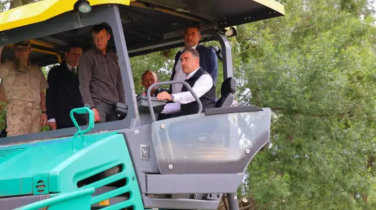 Vali Eldivan Çımağıl Grup Yolu’ndaki Asfalt Çalışmalarını İnceledi
