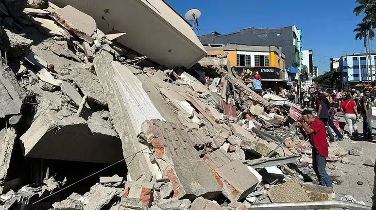 Kolombiya depreminde hayatını kaybedenlerin sayısı 265'e çıktı
