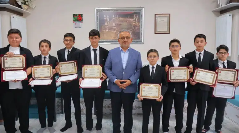 Bayburt’ta Hafızlar Belgelerine Kavuştu
