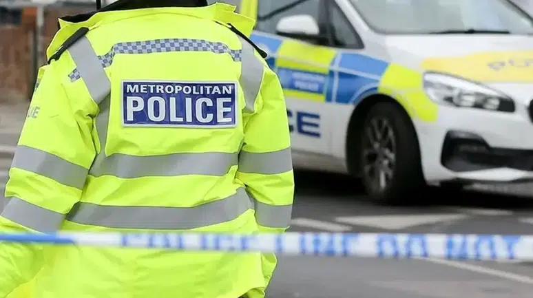 Londra metrosunda gerçekleşen saldırıda ağır yaralanan kişi yaşamını yitirdi