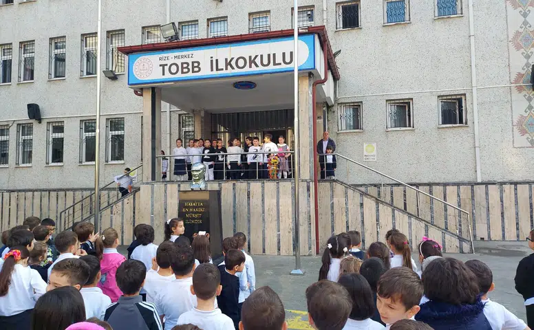 10 Kasım Anma Töreni: Öğrenciler Atatürk'ü Duygu Dolu Anlarla Andı