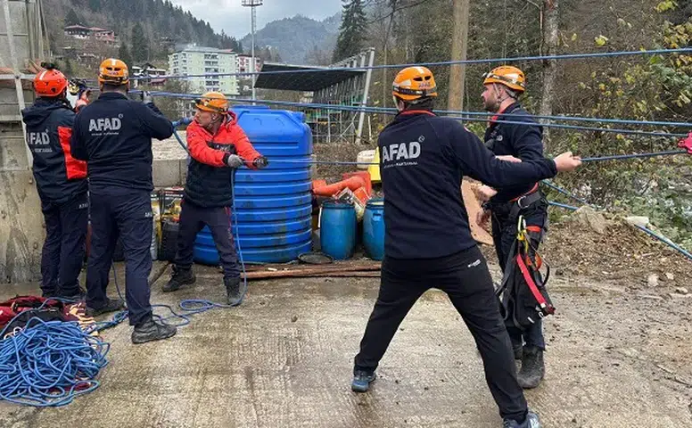 Rize'de Afet Bilinçlendirme Eğitimi ve Tahliye Tatbikatı Gerçekleştirildi