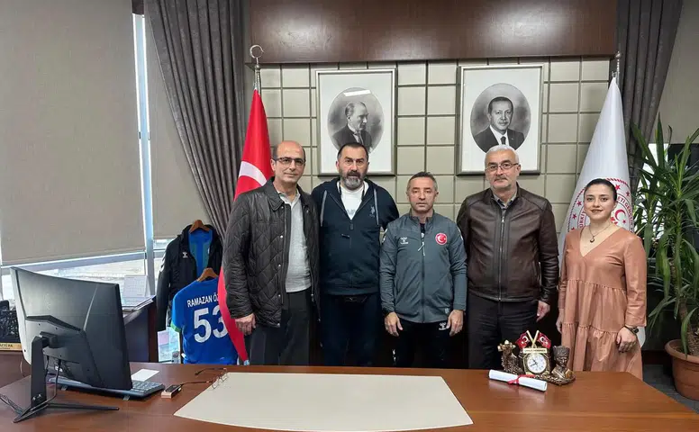 Rize Çaykur Ortaokulu’ndan İl Müdürü Ramazan Öztürk’e Teşekkür Ziyareti