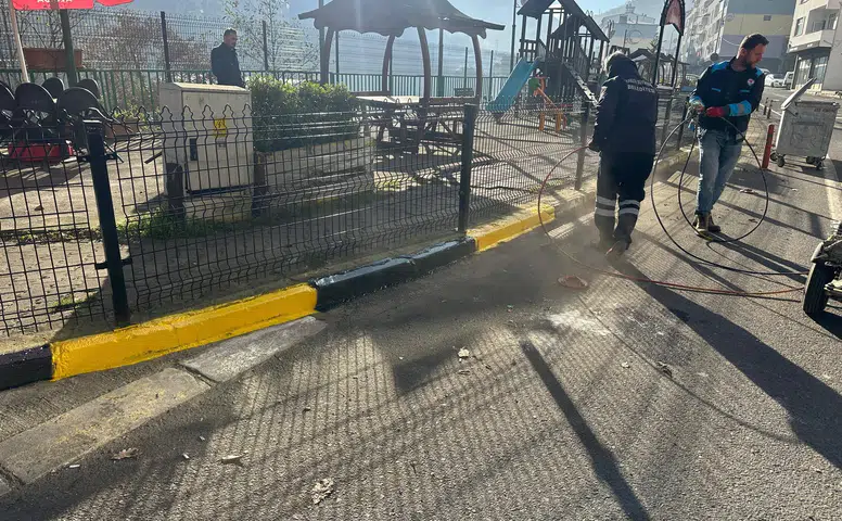 Şalpazarı’nda Kaldırım Taşları Boyanıyor