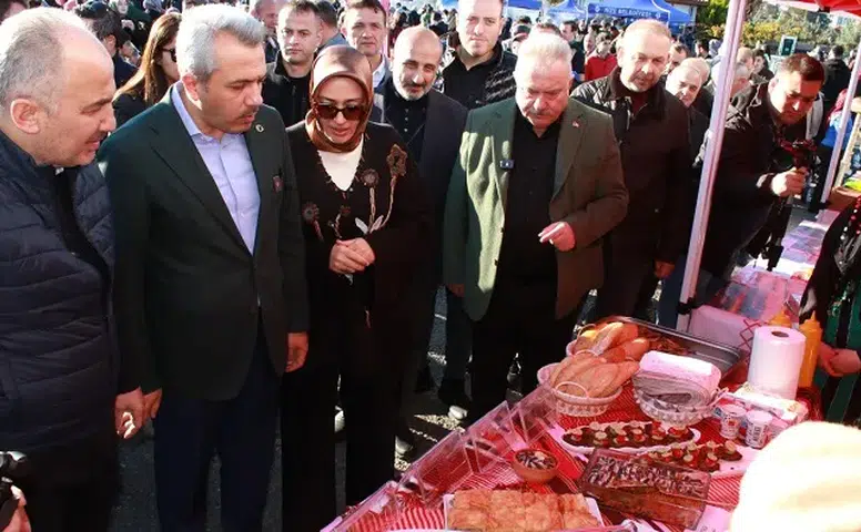 Hamsi Festivali'nde 2 Ton 53 Kilo Lezzetli Hamsi Misafirlere Sunuldu!