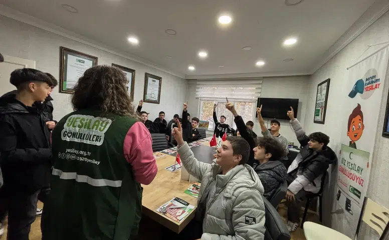 Rize Yeşilay Şubesi, Dünya Gönüllüler Günü Etkinliklerinde İMKB Lisesi Öğrencilerini Ağırladı