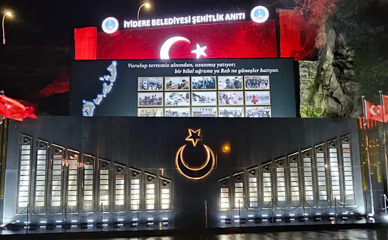 İyidere'de Şanlı Bayrağa Yönelik Saldırıya Sert Tepki