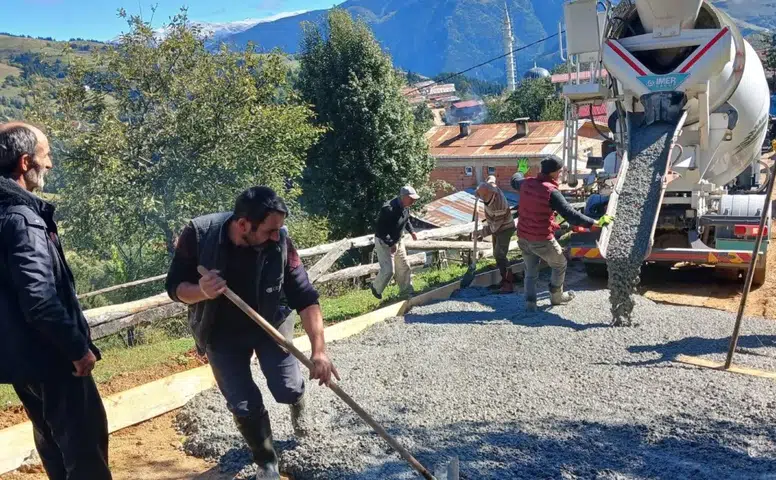 İkizdere Tozköy’de Köy İçi Yol Betonlandı: Çamur Sorunu Sona Erdi