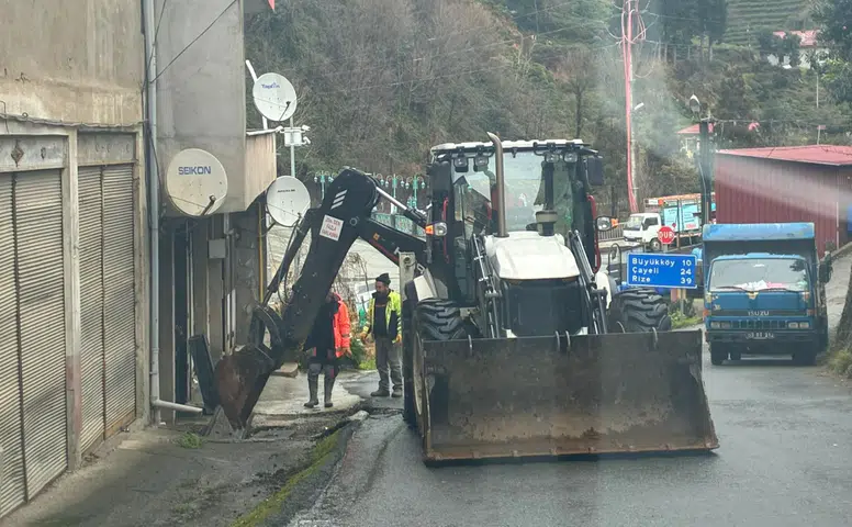 Güneysu’da Yol Güvenliği ve Üstyapı Çalışmaları Sürüyor