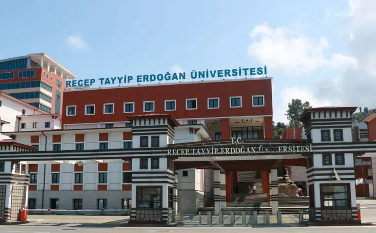 Recep Tayyip Erdoğan Üniversitesi HMGS Başarısında Türkiye 7’ncisi Oldu, Deneme Sınavıyla Bir İlke İmza Attı