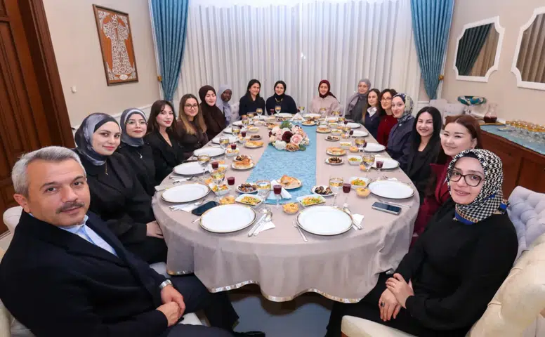 Rize Valiliği’nden Anlamlı İftar: RTEÜ’lü Kız Öğrencilerle Ramazan Sofrasında Buluşma