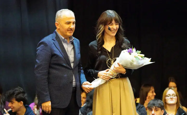 Rize Belediyesi’nde Akademisyen Anne ile Söyleşi Yoğun İlgi Gördü