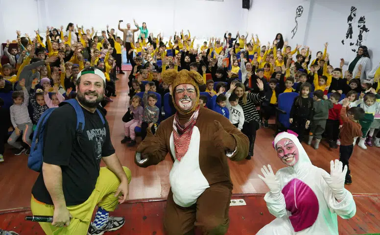 Rize'de Sıfır Atık Temalı Tiyatro Gösterisi ile Öğrencilere Çevre Bilinci Aşılandı