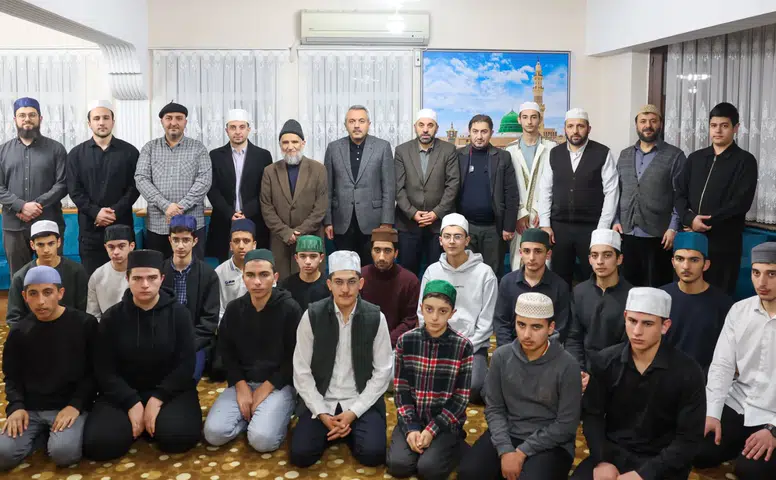 Rize Valisi Baydaş, Ramazan'da gençlerle sahurda bir araya geldi, paylaşma ve dayanışmanın önemini vurguladı.