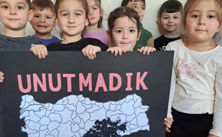 İyidere'de deprem şehitleri üçüncü yıl dönümünde okullarda anıldı