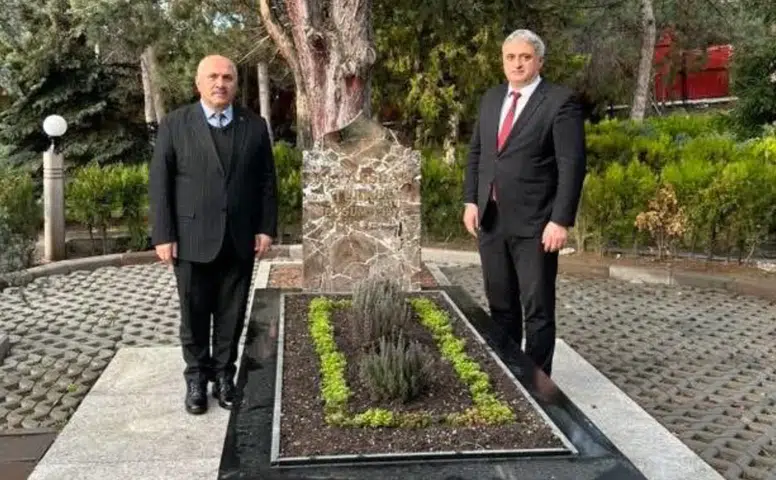 Çayeli ve Madenli Belediye Başkanları Ankara'da Alparslan Türkeş'i ziyaret etti