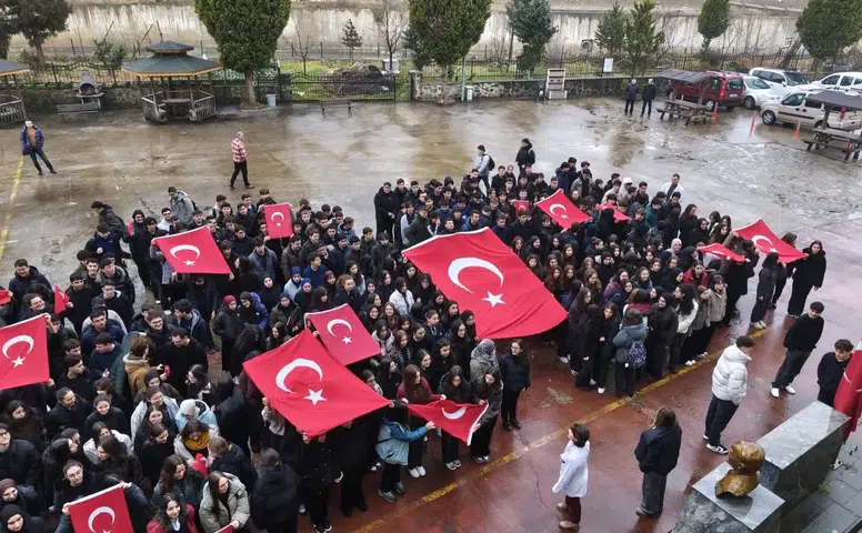 Rize TOBB Fen Lisesi’nde Bayrak Sevgisi Temalı Anlamlı Tören