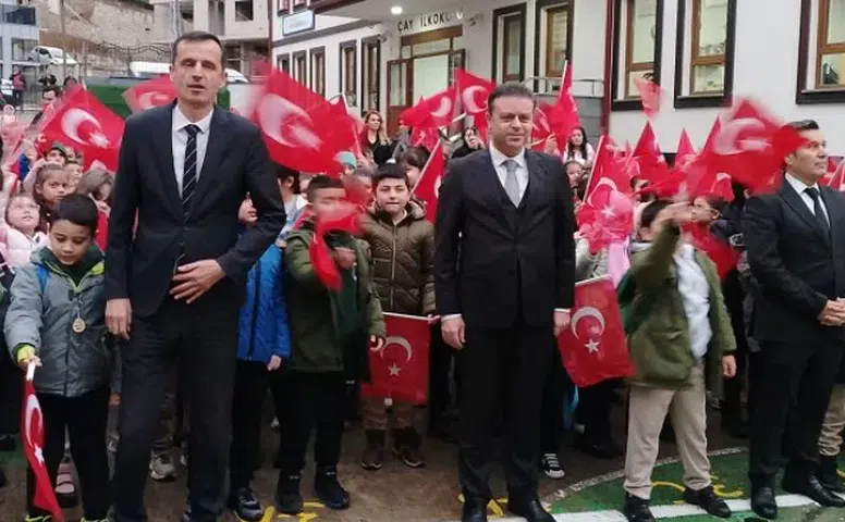 Rize’de İlk Ders Bayrak Sevgisi Temasıyla Başladı