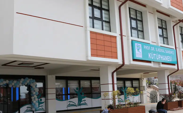 RTEÜ’de “Engelsiz Kütüphane” hizmete sunuldu