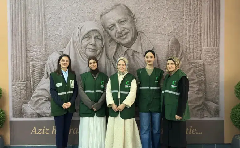 Yeşilay’dan Güneysu’da Anlamlı Ziyaret: Sağlık Çalışanlarına ve Hastalara Moral Desteği