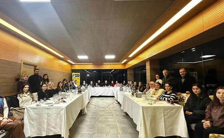 Rize'de Yazar Buluşması: Yeşilay Farkındalık Projeleriyle Göz Doldurdu