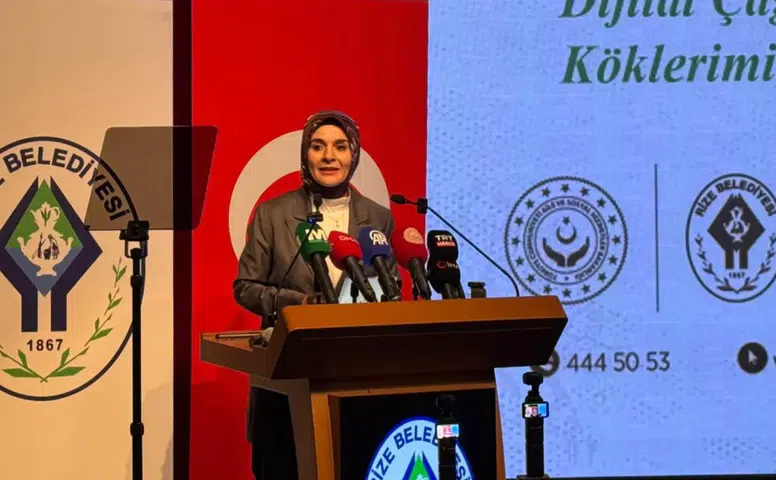 Üniversitede Kökler ve Kanatlar: Aile Paneli: Dijital Çağda Aile Masaya Yatırıldı