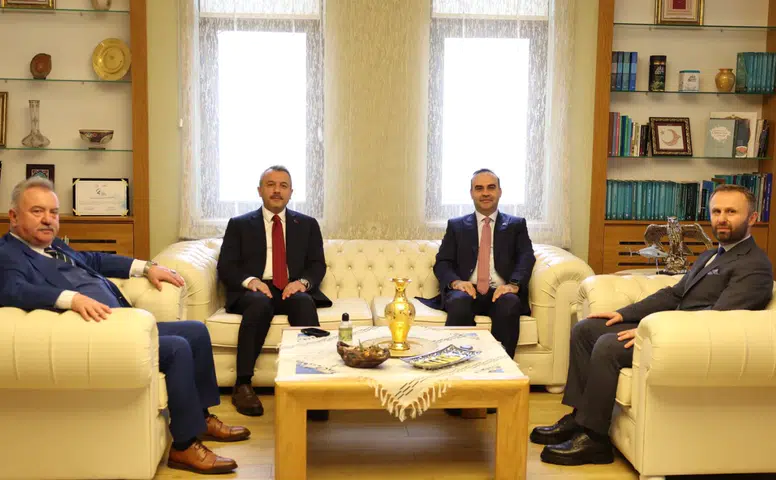 Sanayi ve Teknoloji Bakanı Mehmet Fatih Kacır, Rize’de Recep Tayyip Erdoğan Üniversitesi’ni Ziyaret Etti