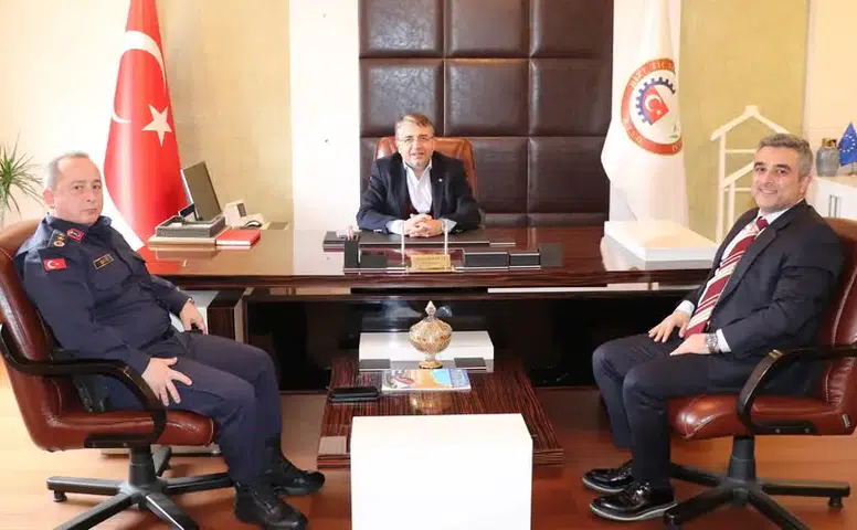 Rize Ticaret ve Sanayi Odası’na Önemli Ziyaret: İl Jandarma Komutanı Çelebi ve İl Müdürü Savaş Odayı Ziyaret Etti