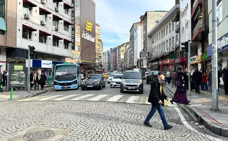 Bayram dönüşü trafikte dikkat! Rize Valiliği'nden sürücülere uyarı