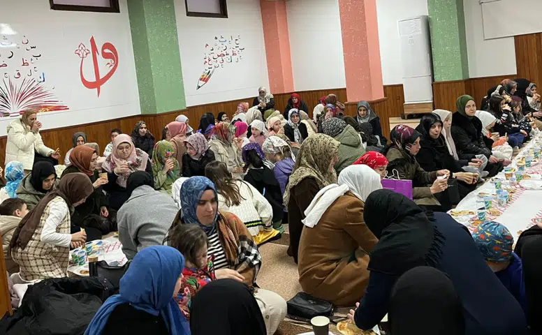 Rize’de Berat Camii Kur’an Kursu Öğrencileri Aileleriyle İftar Sofrasında Buluştu