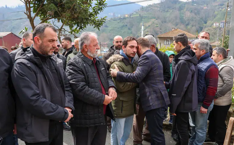 AK Parti Rize Heyeti Cenaze Törenlerine Katılarak Ailelere Taziyelerini İletti