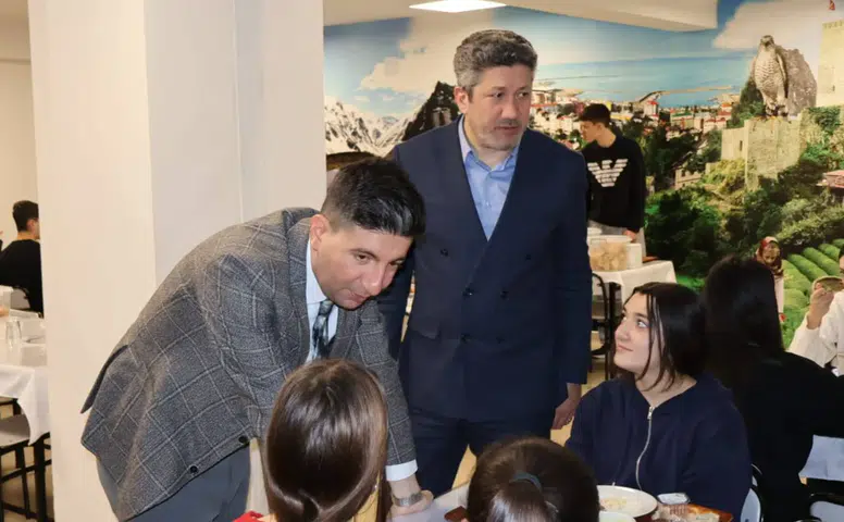 Güneysu Spor Lisesi’nde Ramazan İftarı: Protokol, Öğretmen ve Öğrenciler Aynı Sofrada